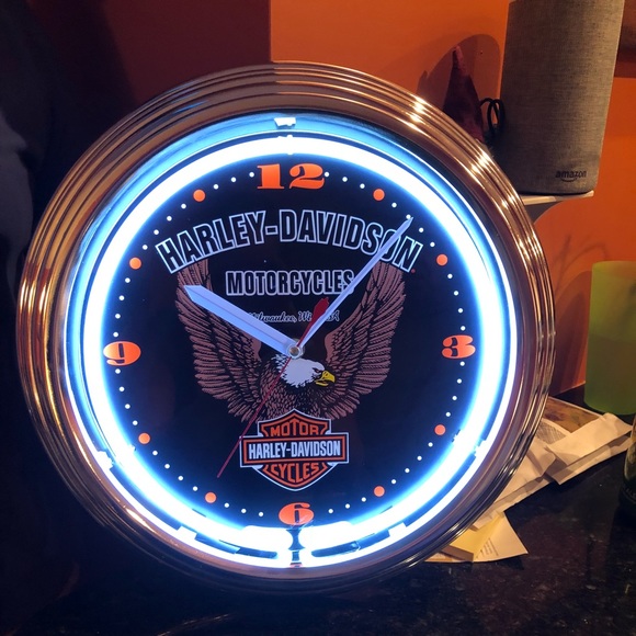 Harley-Davidson Other - Harley Davidson NIB Bar & Shield LED Clock🤩